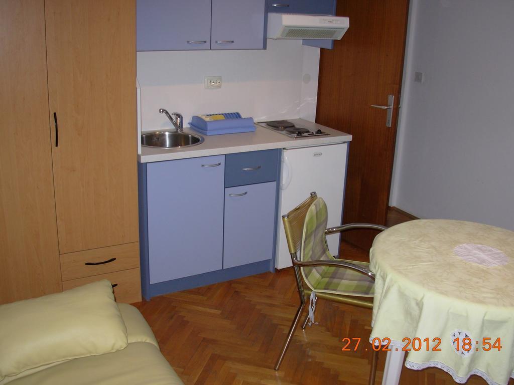 Apartment Karmen โตรกีร์ ห้อง รูปภาพ